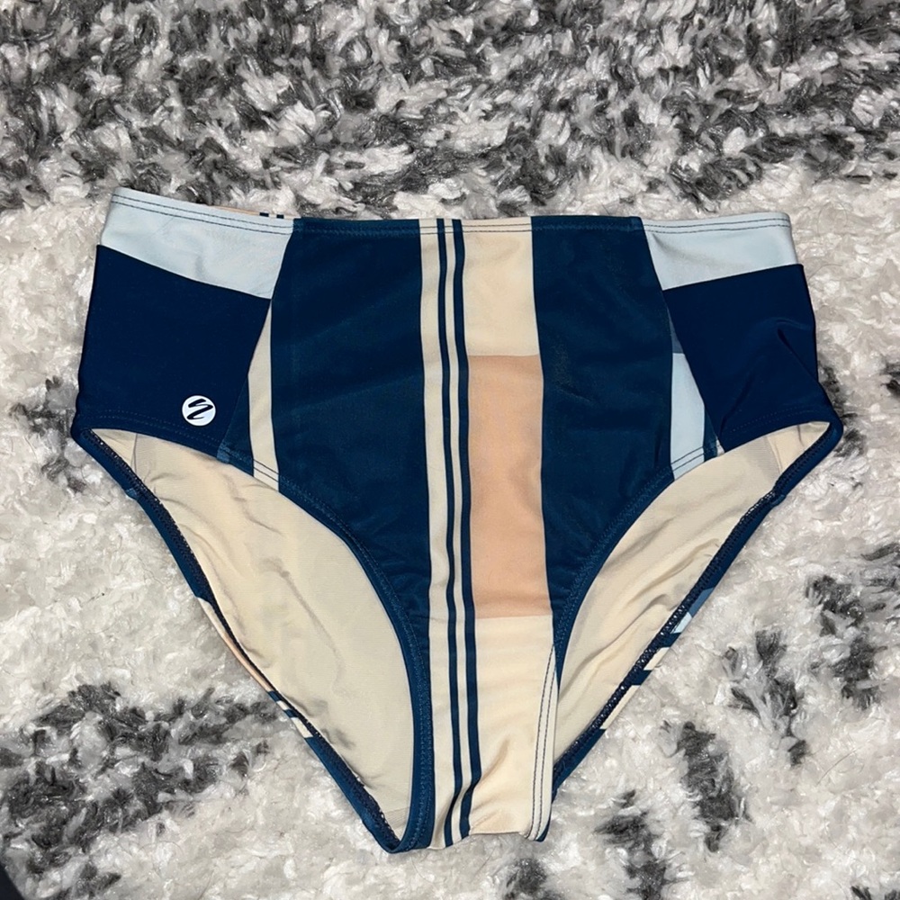 Mid rise yoga pocket bottom